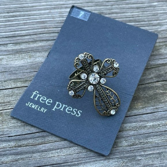 Free Press Ring Fashion Women Ring Gold Tone ring vintage crystal Size 7 - Picture 3 of 9